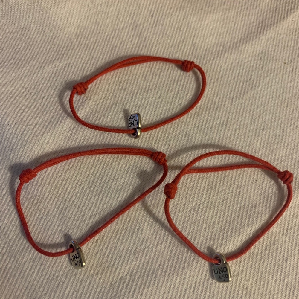 UNO DE 50 Red cord bracelets - 3 Count